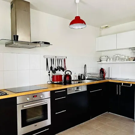 Confortable T2 A Avec Terrasse Et Parking - Fr-1-495-87 * Cambo-les-Bains