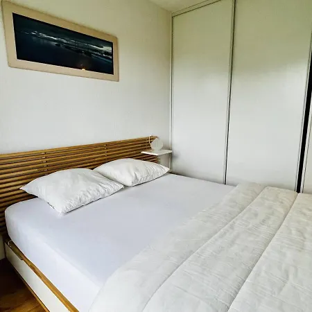 Confortable T2 A Avec Terrasse Et Parking - Fr-1-495-87 *