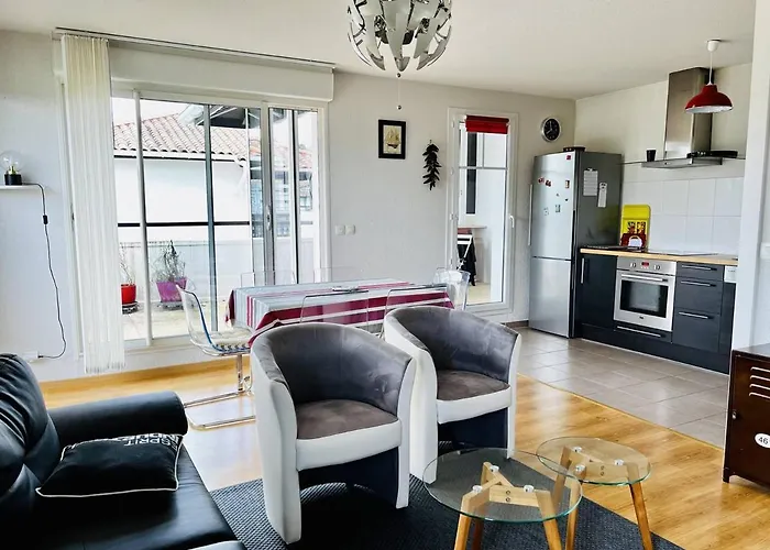 아파트 Confortable T2 A Avec Terrasse Et Parking - Fr-1-495-87 캄보레방