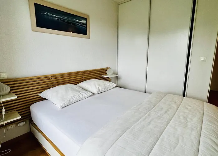 Confortable T2 A Avec Terrasse Et Parking - Fr-1-495-87 *